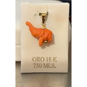 18K 750 Carved Orange Coral Elephant Pendant 0.75"